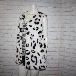 NWoT Memories Pink Animal Print Fuzzy Vest One size